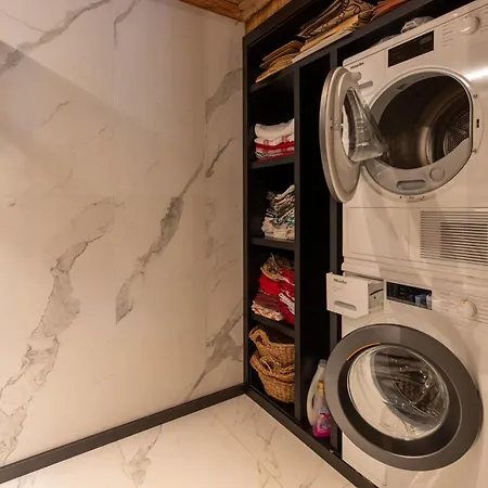 Antares Sirius 401 - Spacious Inski Out Apartment